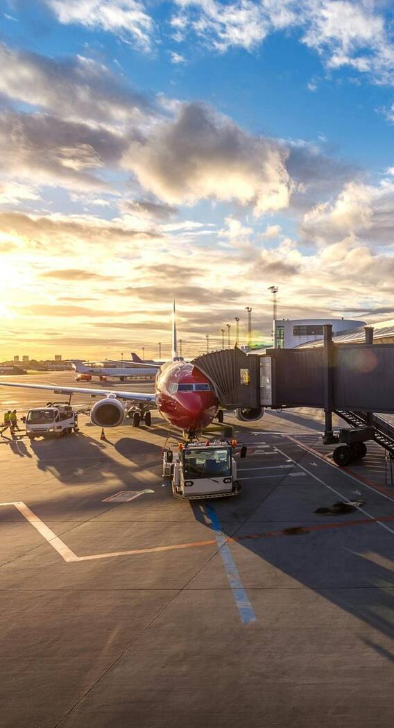 हवाई जहाज के टायर किस चीज से बने होते हैं?