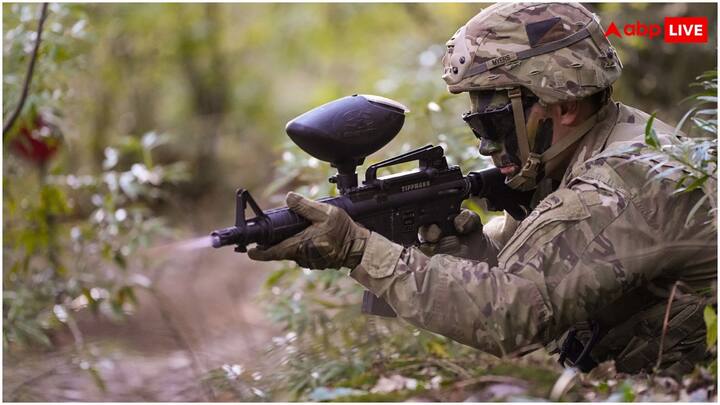 वेनेजुएला और क्यूबा भी हमेशा से अमेरिका के खिलाफ रहे हैं. ये दोनों देश वैचारिक स्तर पर पूंजीवादी देशों के खिलाफ रहे हैं और दोनों देशों के नेताओं ने अमेरिका के खिलाफ लंबे समय से मोर्चा खोला हुआ है.