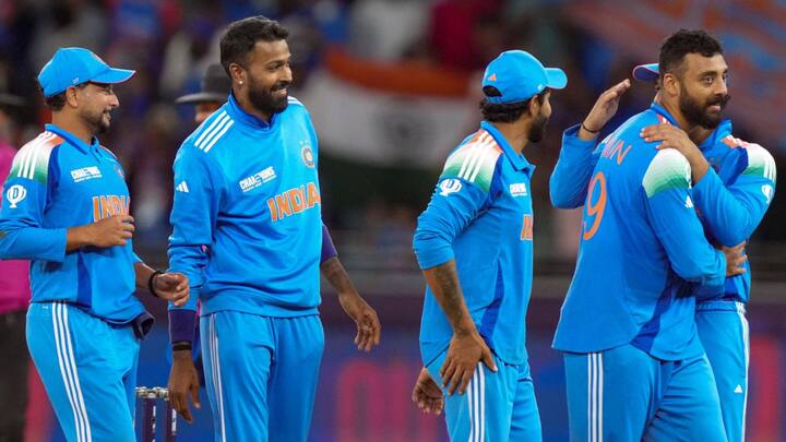 बता दें कि विराट कोहली चैंपियंस ट्रॉफी 2025 में सबसे ज्यादा रन बनाने के मामले में फिलहाल चौथे नंबर पर हैं. कोहली ने 4 मैचों में 217 रन बनाए हैं.