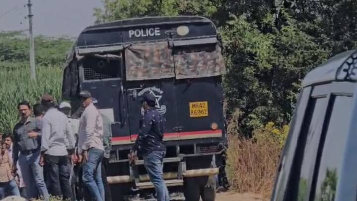 त्याच्या मोबाईलमध्ये अन्य काही गुन्ह्यांबदल माहिती सापडण्याची शक्यता वर्तवली जात आहे, त्यामुळे त्याचा फोन पोलिसांसाठी महत्त्वाचा आहे.