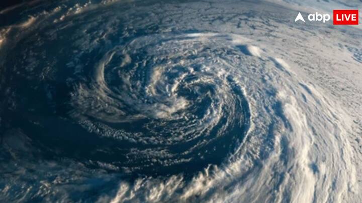 Australia Weather: ऑस्ट्रेलिया के पूर्वी तट पर साइक्लोन अल्फ्रेड का खतरा गहराता जा रहा है जिससे लाखों लोग दहशत में हैं. तेज हवाओं और ऊंची समुद्री लहरों की वजह से तटीय इलाकों में तबाही की आशंका बढ़ गई.