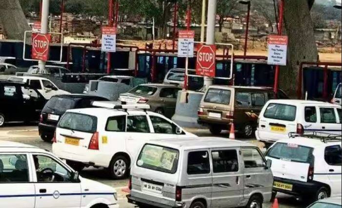 ਇਸ ਤੋਂ ਇਲਾਵਾ, ਜੇਕਰ ਅਸੀਂ ਆਮ ਪ੍ਰਕਿਰਿਆ ਬਾਰੇ ਗੱਲ ਕਰੀਏ, ਜੇਕਰ ਤੁਸੀਂ ਕਾਰ ਵੇਚ ਦਿੱਤੀ ਹੈ। ਇਸ ਲਈ ਸਭ ਤੋਂ ਪਹਿਲਾਂ ਤੁਹਾਨੂੰ ਆਪਣੇ ਬੈਂਕ ਨੂੰ ਫ਼ੋਨ ਕਰਨਾ ਪਵੇਗਾ ਅਤੇ ਆਪਣਾ ਫਾਸਟੈਗ ਬੰਦ ਕਰਵਾਉਣਾ ਪਵੇਗਾ। ਜੋ ਤੁਸੀਂ ਕਸਟਮਰ ਕੇਅਰ ਨੂੰ ਕਾਲ ਕਰਕੇ ਜਾਂ ਅਧਿਕਾਰਤ ਵੈੱਬਸਾਈਟ 'ਤੇ ਜਾ ਕੇ ਕਰਵਾ ਸਕਦੇ ਹੋ।