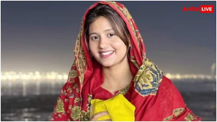 आपको 'कच्चा बादाम' गर्ल अंजली अरोड़ा तो याद ही होंगी. अंजली अरोड़ा भी उन नामों में से एक हैं, जो सोशल मीडिया के कारण रातोंरात स्टार बन गईं. इंस्टाग्राम पर उन्हें 13 लाख लोग फॉलो करते हैं और उनका एक भी पोस्ट इंटरनेट पर तहलका मचा देता है.