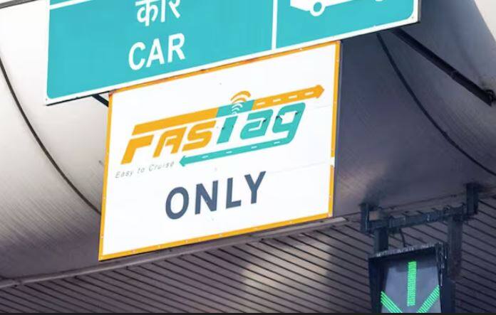 ਲੋਕਾਂ ਨੂੰ ਫਾਸਟੈਗ ਲਈ ਰੀਚਾਰਜ ਕਰਵਾਉਣਾ ਪਵੇਗਾ। ਬਿਲਕੁਲ ਉਸੇ ਤਰ੍ਹਾਂ ਜਿਵੇਂ ਮੋਬਾਈਲ ਫ਼ੋਨ ਰੀਚਾਰਜ ਕੀਤਾ ਜਾਂਦਾ ਹੈ। ਅਕਸਰ ਬਹੁਤ ਸਾਰੇ ਲੋਕ ਆਪਣੇ ਫਾਸਟੈਗ ਵਿੱਚ ਇੱਕ ਸਾਲ ਦਾ ਰੀਚਾਰਜ ਕਰਵਾਉਂਦੇ ਹਨ। ਅਜਿਹੀ ਸਥਿਤੀ ਵਿੱਚ, ਉਨ੍ਹਾਂ ਦੇ ਮਨ ਵਿੱਚ ਇੱਕ ਸਵਾਲ ਉੱਠਦਾ ਹੈ ਕਿ ਜੇ ਉਹ ਇਸ ਦੌਰਾਨ ਵਾਹਨ ਵੇਚ ਦਿੰਦੇ ਹਨ, ਤਾਂ ਕੀ ਉਨ੍ਹਾਂ ਨੂੰ ਫਾਸਟੈਗ ਦਾ ਰਿਫੰਡ ਮਿਲੇਗਾ?