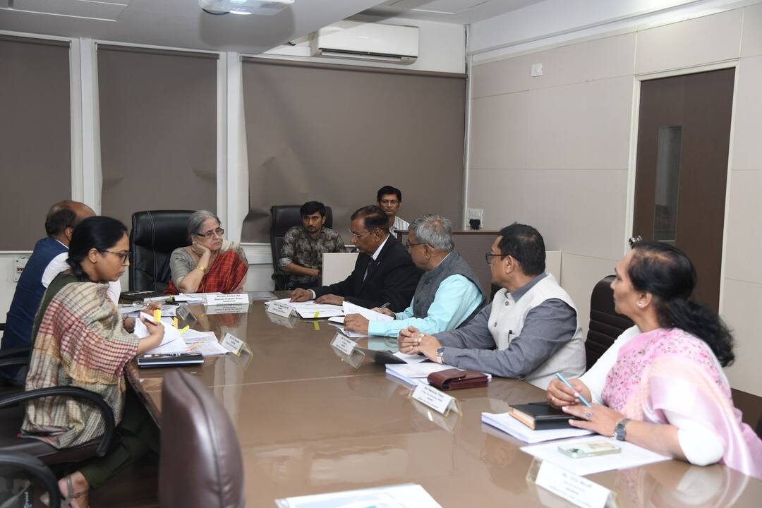 આણંદમાં UCC સમિતિએ નાગરિકોના અભિપ્રાયો જાણવા બેઠક યોજી, વિવિધ ધર્મના આગેવાનો રહ્યા હાજર Uniform Civil Code, Committee Holds Meeting in Anand for Public Opinion આણંદમાં UCC સમિતિએ નાગરિકોના અભિપ્રાયો જાણવા બેઠક યોજી, વિવિધ ધર્મના આગેવાનો રહ્યા હાજર