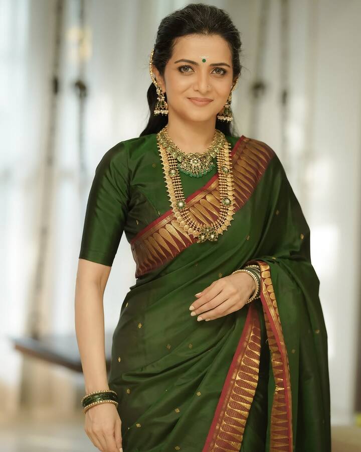 அந்த வகையில், தற்போது நயன்தாரா நடிக்கும் மூக்குத்தி அம்மன் 2 படத்தின் பூஜை ஓரிரு நாட்களுக்கு முன்னர் பிரமாண்டமாக நடந்தது.