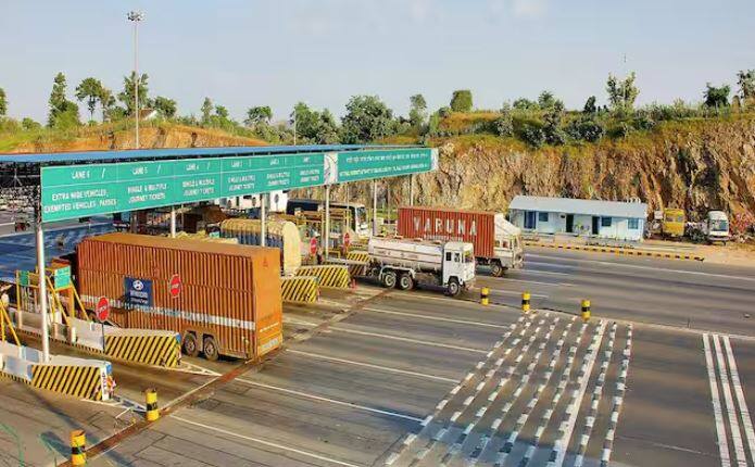 ਹੁਣ ਭਾਰਤ ਵਿੱਚ ਟੋਲ ਟੈਕਸ ਅਦਾ ਕਰਨ ਦੀ ਨਵੀਂ ਪ੍ਰਣਾਲੀ ਪੂਰੀ ਤਰ੍ਹਾਂ ਲਾਗੂ ਹੋ ਗਈ ਹੈ। ਹੁਣ ਸਾਰੇ ਵਾਹਨਾਂ ਵਿੱਚ ਫਾਸਟੈਗ ਦੀ ਵਰਤੋਂ ਕਰਕੇ ਟੋਲ ਟੈਕਸ ਦਾ ਭੁਗਤਾਨ ਕੀਤਾ ਜਾਂਦਾ ਹੈ। ਇਸ ਨਾਲ ਬਹੁਤ ਸਮਾਂ ਬਚਦਾ ਹੈ। ਇਸ ਲਈ ਟੋਲ ਦਾ ਭੁਗਤਾਨ ਕਰਨਾ ਵੀ ਆਸਾਨ ਹੋ ਜਾਂਦਾ ਹੈ।