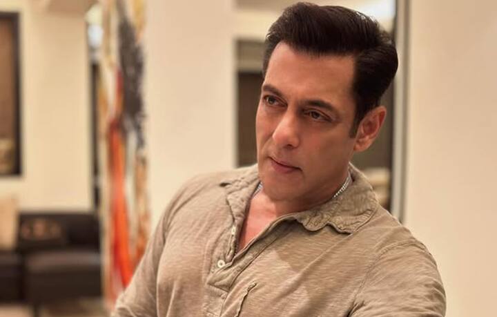 बता दें कि फिल्मों में इंटीमेट सीन और किसिंग सीन का जमकर इस्तेमाल होता है, वहीं सलमान खान की फिल्में साफ-सुथरी मानी जाती हैं, जिनमें इंटीमेट सीन और किसिंग सीन की कोई गुंजाइश नहीं होती. लेकिन सलमान खान को अपनी एक फिल्म में बिकिनी पहनी पड़ी थी