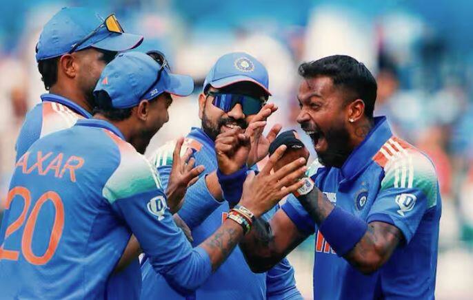 ਤੁਹਾਨੂੰ ਦੱਸ ਦੇਈਏ ਕਿ ਟੀਮ ਇੰਡੀਆ ਐਤਵਾਰ ਨੂੰ ਫਾਈਨਲ ਲਈ ਮੈਦਾਨ 'ਤੇ ਉਤਰੇਗੀ। ਸ਼ਮੀ ਨੇ ਇਸ ਵਾਰ ਟੂਰਨਾਮੈਂਟ ਵਿੱਚ ਹੁਣ ਤੱਕ ਕੁੱਲ 8 ਵਿਕਟਾਂ ਲਈਆਂ ਹਨ।