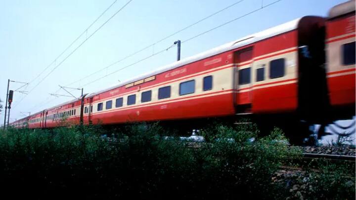 ট্রেন লেটের জন্য টিকিট ক্যান্সেল করতে হবে, তারপর আপনাকে জমা করতে হবে টিকিট ডিপোজিট রিসিপ্ট। IRCTC-র অফিসিয়াল ওয়েবসাইটেই এই কাজ করতে পারবেন আপনি।