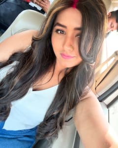 क्या काजल राघवानी ने कर ली सीक्रेट वेडिंग? माथे पर सिंदूर लगाकर दिए पोज, जानें वायरल तस्वीरों का सच