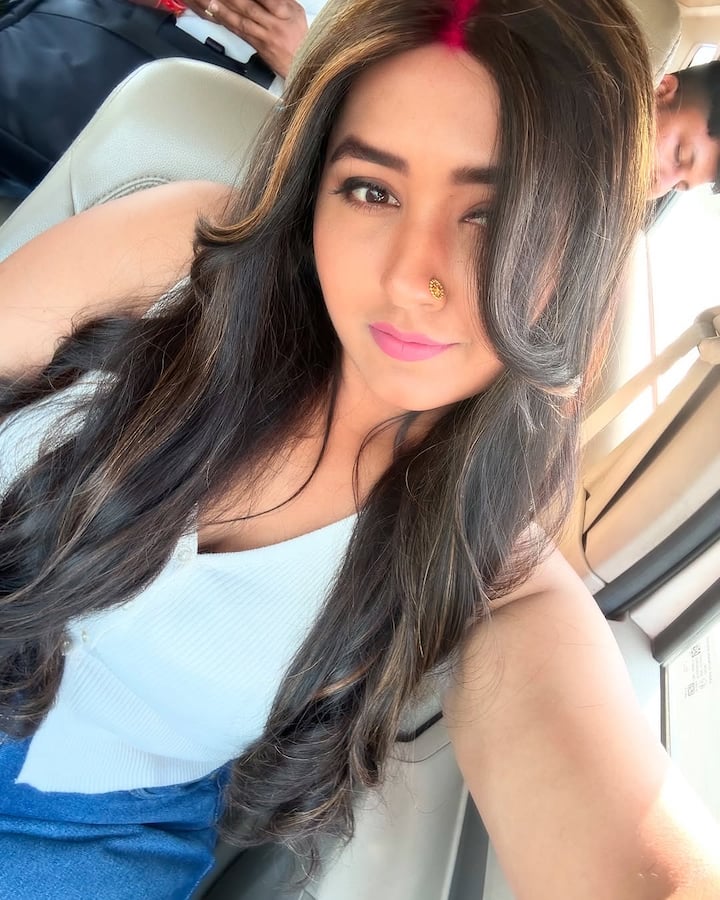 काजल राघवानी भोजपुरी सिनेमा की पॉपुलर एक्ट्रेस हैं. जो सोशल मीडिया पर भी काफी तगड़ी फैन फॉलोइंग रखती हैं. यहां अपनी लाइफ की हर अपडेट एक्ट्रेस फैंस के साथ शेयर करती हैं.