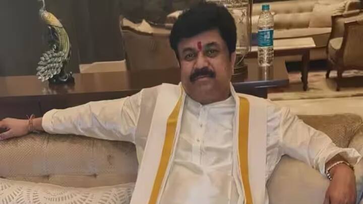 'एबीपी माझा'च्या हाती संतोष देशमुख यांच्या शवविच्छेदन अहवालाची (PM Report) प्रत लागली आहे. त्यावरुन संतोष देशमुख यांना कशापद्धतीने छळ करुन  मारण्यात आले असावे, याचा अंदाज येऊ शकतो.