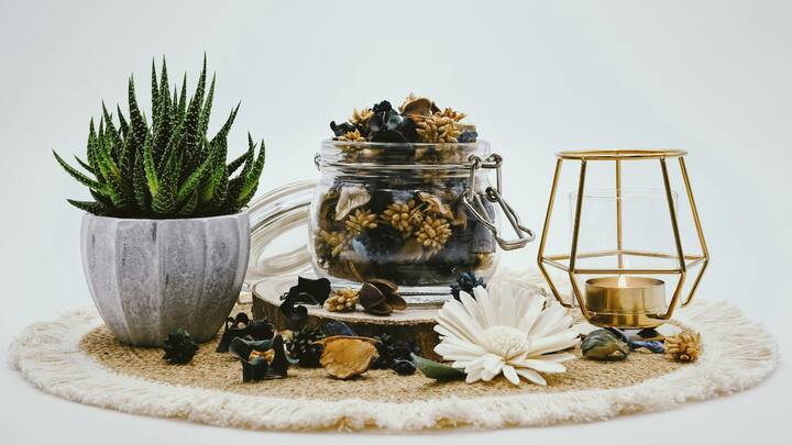 6. Floral Potpourri In Decorative Bowls: Dried flowers, peels of some citrus fruits, and spices put in a ceramic or wooden bowl serve as a natural scent booster, while adding both sensory and visual appeal with little effort to the existing decor. (Image Source: Canva)
