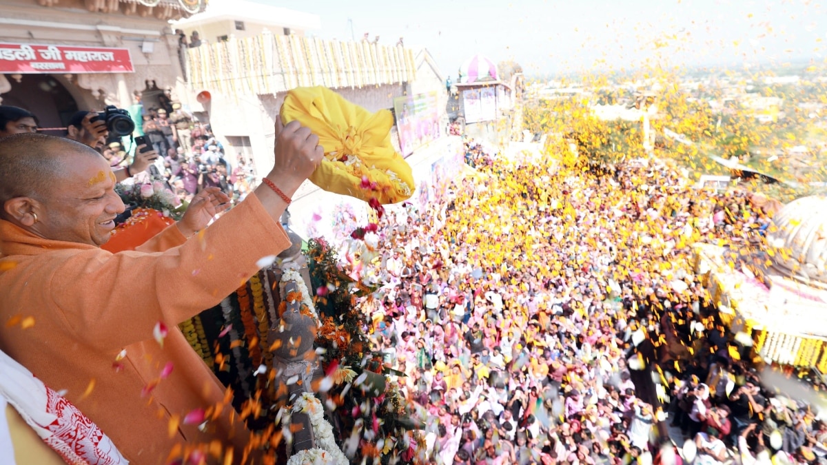 IN Pics: सीएम योगी ने बरसाना में रंगोत्सव का किया शुभारंभ, कहा- ‘अब ब्रजभूमि की बारी’