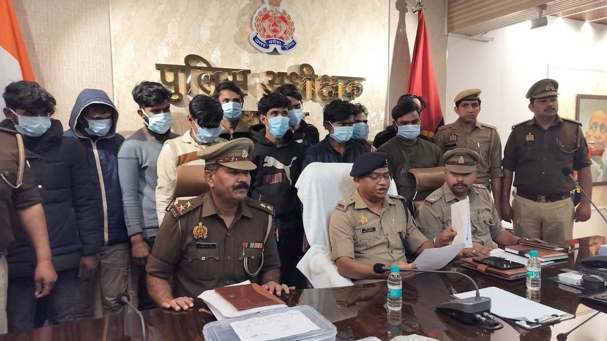 हापुड़ में पुलिस ने पकड़े 11 चोर, ट्रक में लादकर दूसरे राज्य में ले जाते थे चोरी का सामान