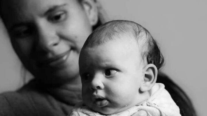 एक नवजात बच्चा बिना मां के जिंदा नहीं रह सकता है. क्योंकि नन्हे बच्चे को केयर और पोषण चाहिए होता है वो बिना मां के नहीं मिल सकता है.