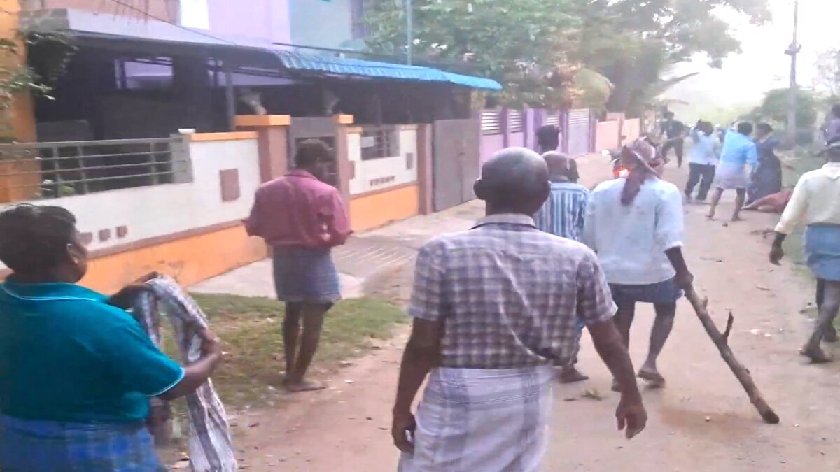 தம்பதியை வெறிக்கொண்டு கத்தியால் குத்திய இளைஞருக்கு மாவுக்கட்டு...