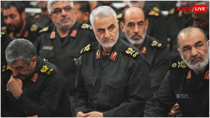 ईरान और अमेरिका के बीच भी तकरार लंबे समय से रही है. ईरान के सर्वोच्च नेता आयतुल्लाह खामनेई लगातार अमेरिका के खिलाफ बयानबाजी करते रहते हैं. अमेरिका ने ईरान पर कई तरह के प्रतिबंध भी लगाए हैं. इसके बावजूद ईरान अमेरिका के खिलाफ डटकर खड़ा रहा है.