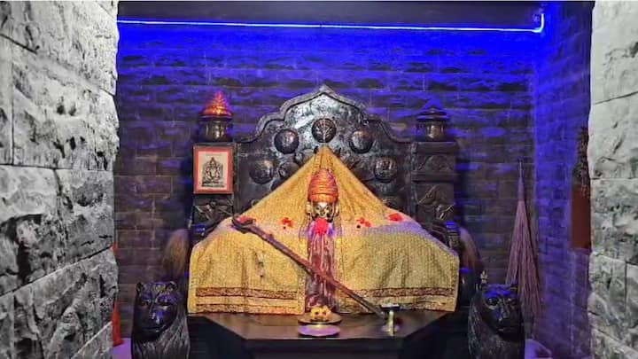 ही गोष्ट अत्यंत संतापजनक असून ज्या छत्रपती शिवाजी महाराजांनी हिंदू धर्म आणि महाराष्ट्राची संस्कृती टिकवण्यासाठी आयुष्य वेचले, त्यांच्या मंदिराला शासनाकडून योग्य निधी दिला जात नाही. उलट, औरंगजेबासारख्या क्रूर आक्रमकाच्या कबरीच्या देखभालीसाठी मोठा निधी दिला जात आहे.