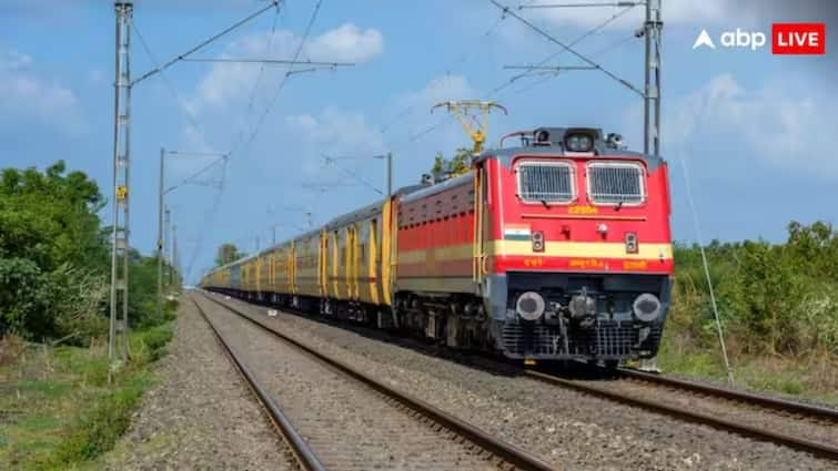 Delhi-Bound Ayodhya Express Gets Bomb Threat, Train Halted In UP's Barabanki For 2 Hours