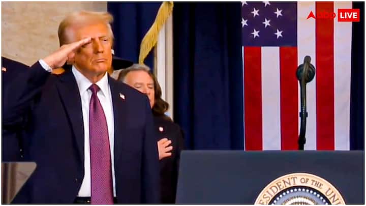 हाल के दिनों में वैश्विक स्तर पर हो रही उठापटक के बाद कई देशों के बीच तनाव बढ़ गया है. बीते दिनों चीन ने अमेरिका को खुले तौर पर धमकी दी थी और कहा था वह हर तरह के युद्ध के लिए तैयार है. ऐसे में आइए जानते हैं कि चीन के अलावा अमेरिका के कट्टर दुश्मन देश कौन से हैं?