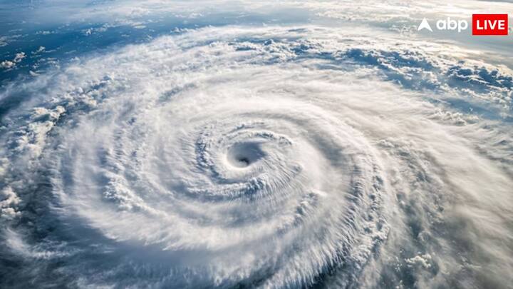 शुक्रवार (7 मार्च) सुबह तक यह चक्रवात ब्रिस्बेन से लगभग 195 किमी पूर्व में था और 95 किमी प्रति घंटे की रफ्तार से पश्चिम की ओर बढ़ रहा था. इसके प्रभाव से पहले ही तटीय इलाकों में खतरनाक लहरें उठने लगी हैं.