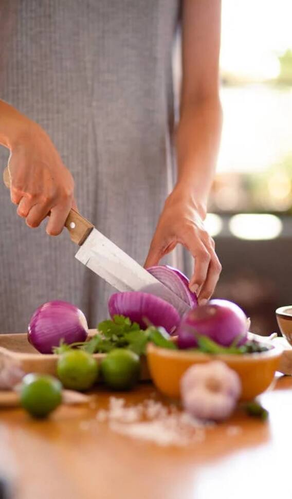 घर पर कैसे बनाएं रेस्टोरेंट वाले लाल प्याज?