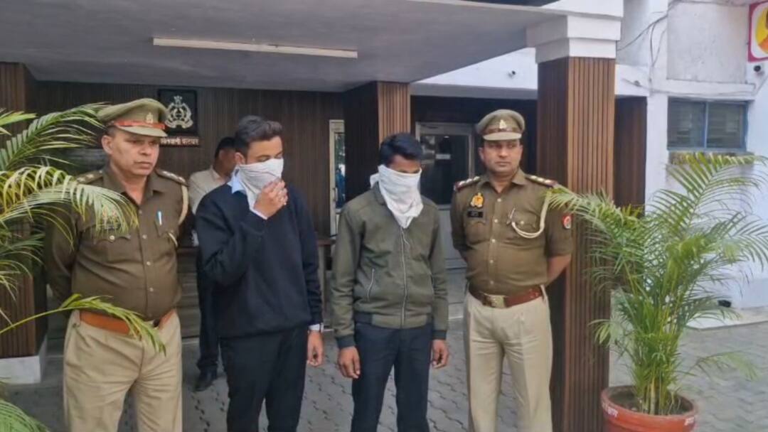 UP Board 2 solvers arrested in English high school exam in Moradabad ANN UP Board: मुरादाबाद में अंग्रेजी हाईस्कूल की परीक्षा में 2 सॉल्वर गिरफ्तार, सिग्नेचर मिलान से हुआ खुलासा