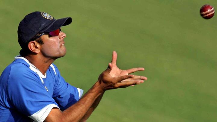 इसके बाद पूर्व भारतीय कप्तान राहुल द्रविड़ का नंबर है. चैंपियंस ट्रॉफी के 19 मैचों में राहुल द्रविड़ ने 8 कैच लिए. चैंपियंस ट्रॉफी में सबसे ज्यादा कैच पकड़ने वाले भारतीय खिलाड़ियों की फेहरिस्त में राहुल द्रविड़ चौथे नंबर पर हैं. (फोटो क्रेडिट- सोशल मीडिया)