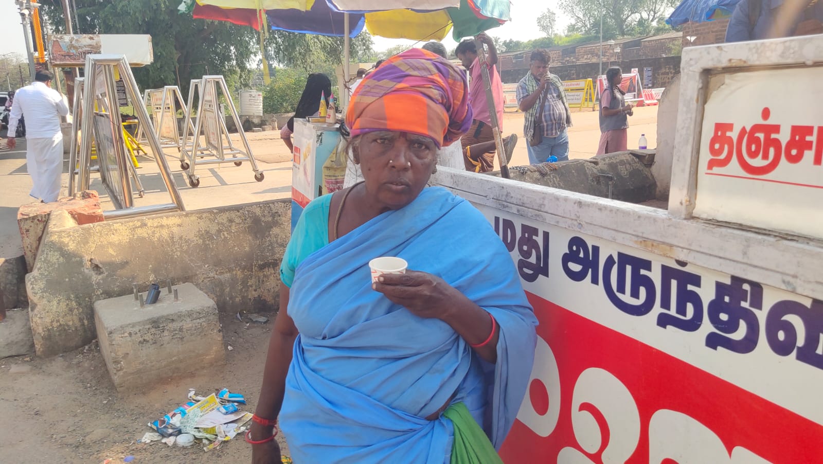 Women's Day 2025 : மகளிர் தினமாக இருந்தால் என்ன? குடும்பத்திற்காக உழைக்கும் தங்க மங்கைகள்