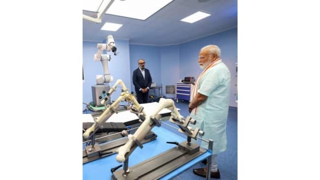 Misso : पंतप्रधान मोदींच्या हस्ते सिल्वासामधील नमो हॉस्पिटलचे उद्घाटन, देशातील पहिले AI पॉवरयुक्त रिप्लेसमेंट रोबोट हॉस्पिटल