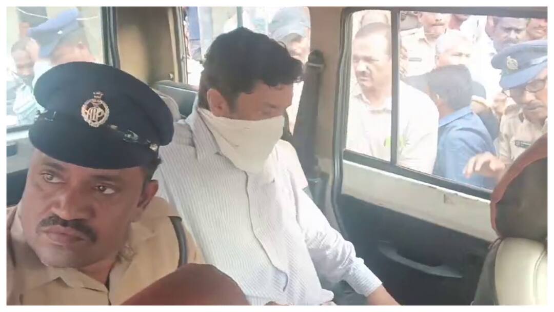 Vijayawada court has remanded actor Posani Krishna Murali for 12 days in a case of insulting Chandrababu Pawan Lokesh and his family members Posani Krishna Murali Case: ఆరోగ్యం బాగాలేదు నడవలేకపోతున్న- కోర్టులో పోసాని ఆవేదన- 20 వరకు రిమాండ్ 