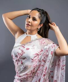 Anasuya Bharadwaj: చీరలో అనసూయ లేటెస్ట్ ఫోటోలు... స్టైలిష్‌గా ఉందిగా, సమ్మర్ స్పెషలా?