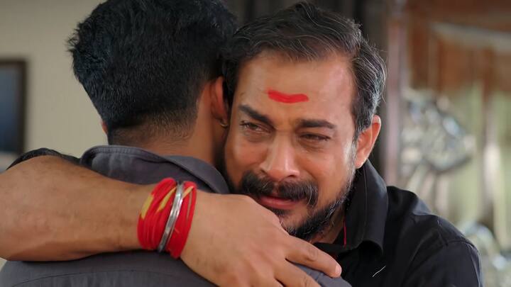 నా సంగతి తేల్చండని సంజయ్ అంటే.. ఆస్తి మొత్తం నువ్వు తీసుకుని అమ్మానాన్నకి నాకు ఇచ్చెయ్ అంటాడు. అప్పటికి సంజయ్ లో మార్పు వస్తుంది.. నాక్కూడా ఆస్తి వద్దు అమ్మానాన్న కావాలి అంటాడు. సంధ్యని ప్రేమగా చూసుకుంటా అంటాడు