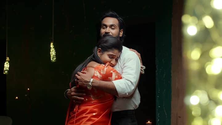 కావ్య‌, రాజ్ శ్రీశైలం వెళుతూ మధ్యలో భూత్ బంగ్లా దగ్గర ఆగుతారు. కావ్య కళ్లుమూసి లోపలకు తీసుకెళతాడు. బిల్డింగ్ అందంగా డెకరేట్ చేసి ఉంటుంది. ఈ రోజు ఏంటి స్పెషల్ అని అడిగితే నాకు చాలా ముఖ్యమైనరోజు అంటూ కావ్యకు ప్రపోజ్ చేస్తాడు