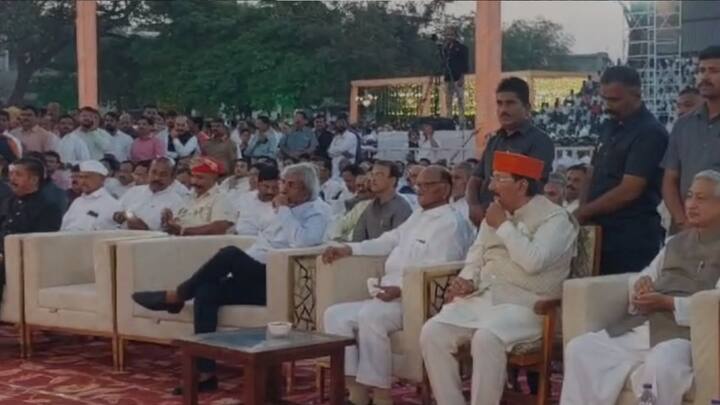 रणजितसिंह मोहिते पाटील यांच्या मुलाच्या अकलूज येथील विवाह सोहळ्याला  खासदार शरद पवार ,खासदार शाहू महाराज ,राष्ट्रवादीचे प्रदेशाध्यक्ष आणि आमदार जयंत पाटील व जिल्ह्यातील आमदार उपस्थित होते.