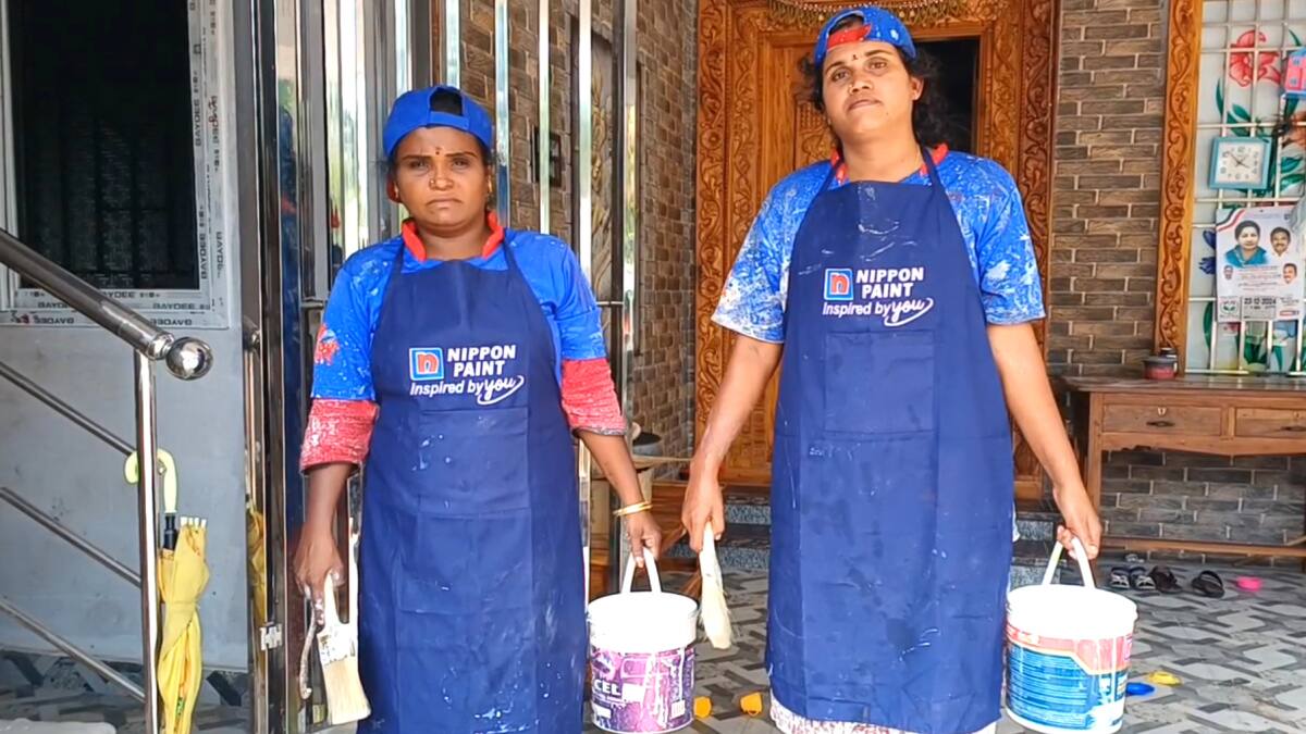 Women's day Special :இனி ஒரு விதி செய்வோம்..! அந்தரத்தில் தொங்கி வண்ணம் தீட்டும் சிங்கப்பெண்கள்... எங்கே தெரியுமா...?