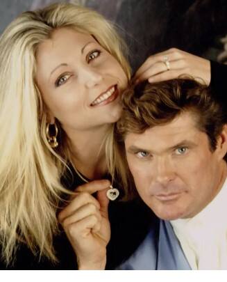 ਪਾਮੇਲਾ ਬਾਕ ਅਤੇ ਡੇਵਿਡ ਹੈਸਲਹੌਫ ਦੀਆਂ ਦੋ ਧੀਆਂ ਹਨ, ਟੇਲਰ ਅਤੇ ਹੈਲੀ, ਜੋ ਇਸ ਸਮੇਂ ਆਪਣੀ ਮਾਂ ਦੀ ਮੌਤ ਤੋਂ ਬਾਅਦ ਡੂੰਘੇ ਸੋਗ ਵਿੱਚ ਹਨ। ਪਾਮੇਲਾ ਦੀ ਮੌਤ ਉਸਦੇ ਪਰਿਵਾਰ ਲਈ ਇੱਕ ਵੱਡਾ ਝਟਕਾ ਹੈ ਅਤੇ ਪਰਿਵਾਰ ਦੇ ਮੈਂਬਰ ਇਸ ਦੁੱਖ ਨੂੰ ਸਹਿਣ ਤੋਂ ਅਸਮਰੱਥ ਹਨ।