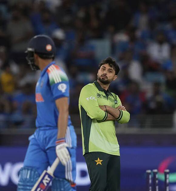 या सामन्यात पाकिस्तानी गोलंदाज अबरार अहमदने शुभमन गिलला आऊट केले आणि त्याला पॅव्हेलियनमध्ये जाण्याचा इशारा केला होता.