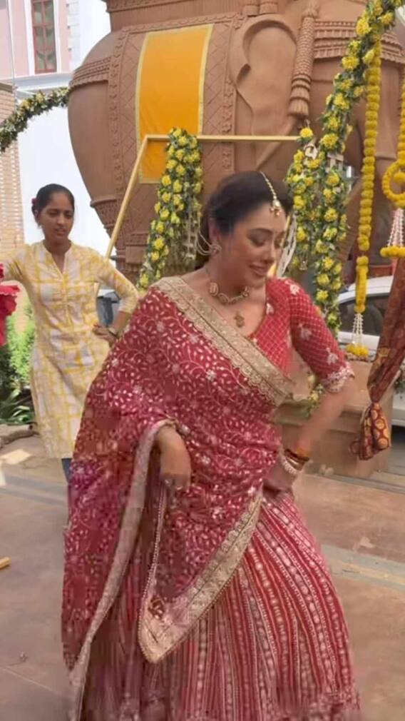 घर के बाहर अनुपमा ने लगाए ठुमके? फैंस बोले उफ्फ