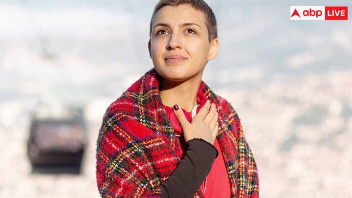 केसर में मौजूद एंटीऑक्सीडेंट तत्व त्वचा को लंबे समय तक जवां बनाए रखने में भी मदद करते हैं. अगर आप इसे दूध में मिलाकर रूई की मदद से चेहरे पर लगाएंगे तो कुछ ही दिनों में आपका चेहरा चमक उठेगा.