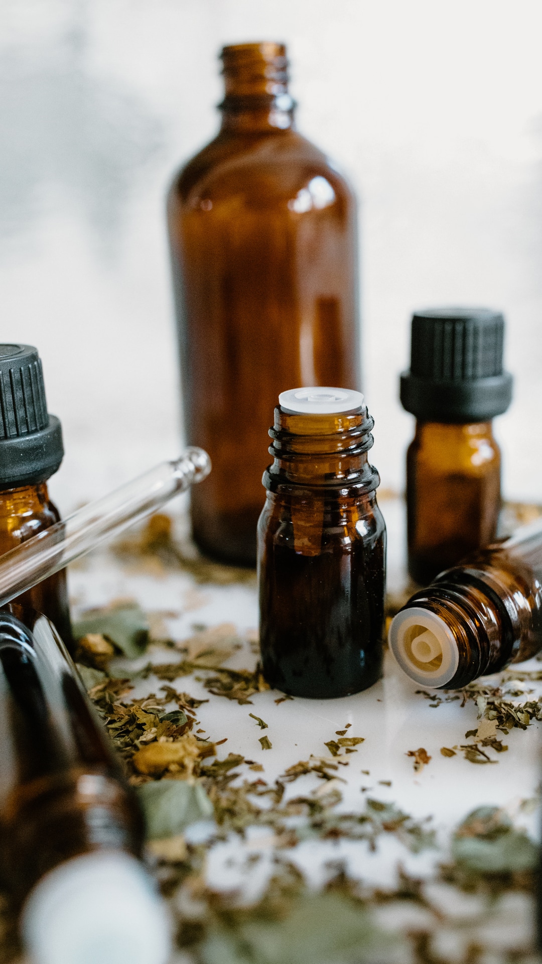 9 Essential Oils For A Positive And Uplifting Women's Day