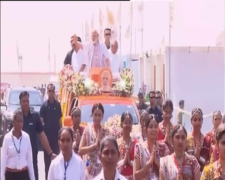 PM Modi in Navsari:દેશમાં પહેલી વખત મહિલાઓએ સંભાળી PMની સુરક્ષાની કમાન, લખપતિ દીદીઓ સાથે કર્યો સંવાદ For the first time in the country, women took charge of PM's security, interacted with Lakhpati Didis PM Modi in Navsari:દેશમાં પહેલી વખત મહિલાઓએ સંભાળી PMની સુરક્ષાની કમાન, લખપતિ દીદીઓ સાથે કર્યો સંવાદ