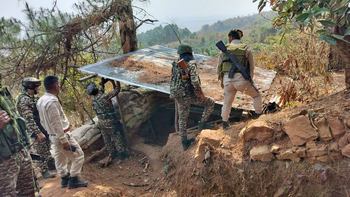 मणिपुर में फिर से हिंसा भड़क उठी,राज्य में फ्री मूवमेंट के पहले ही दिन कांगपोकपी में भीड़ की ओर से एक  बस पर हमला किया गया, प्रदर्शनकारियों ने बसों और अन्य वाहनों की आवाजाही रोकने के लिए सड़कों पर पत्थर बिछा दिए.