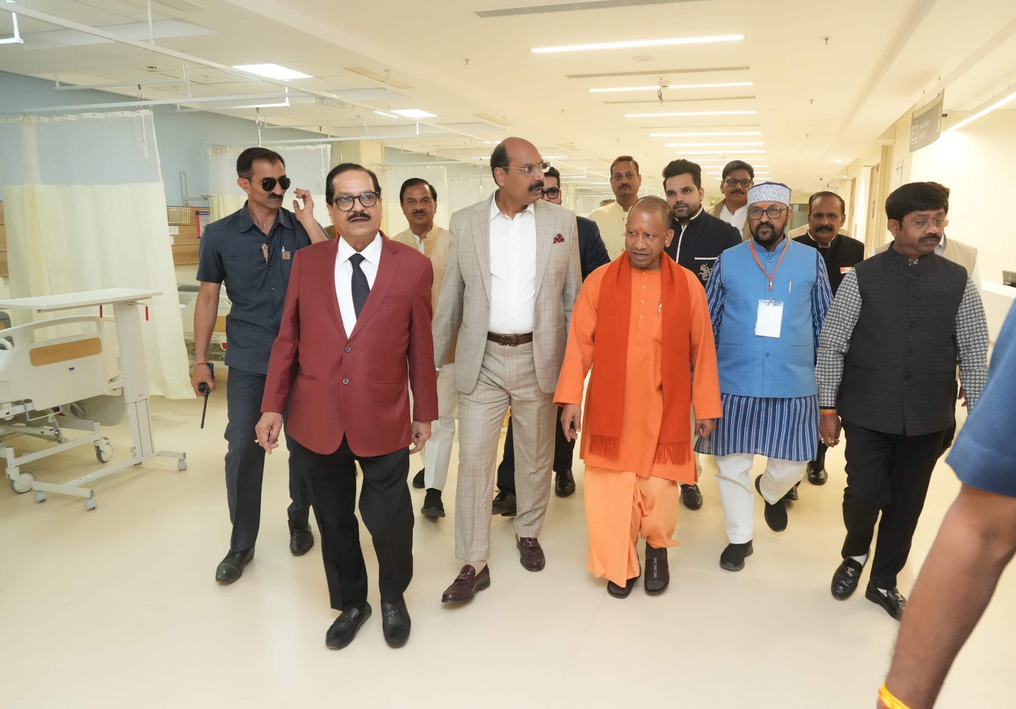 ग्रेटर नोएडा पहुंचे CM योगी ने सिफी डाटा सेंटर का किया उद्घाटन, कार्यप्रणाली की भी ली जानकारी