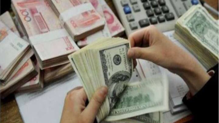 अमेरिकी का डॉलर दुनिया भर की रिज़र्व करेंसी है. और पूरी दुनिया भर के बाकी देशों के विदेशी मुद्रा भंडार का बड़ा हिस्सा डॉलर में रखते हैं. यही कारण है कि कुवैती दीनार डाॅलर के मुकाबले मजबूत होने के बाद भी ताकतवर देश नहीं है.