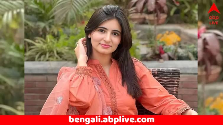UPSC Success Story Srishti Dabas becomes IAS dwelling with RBI Jobs studied during lunch break Success Story: ব্যাঙ্কে চাকরি সামলে প্রস্তুতি, RBI লাইব্রেরিতে লাঞ্চ ব্রেকে পড়াশোনাতেই UPSC জয়; IAS সৃষ্টির সাফল্য অনুপ্রাণিত করবে