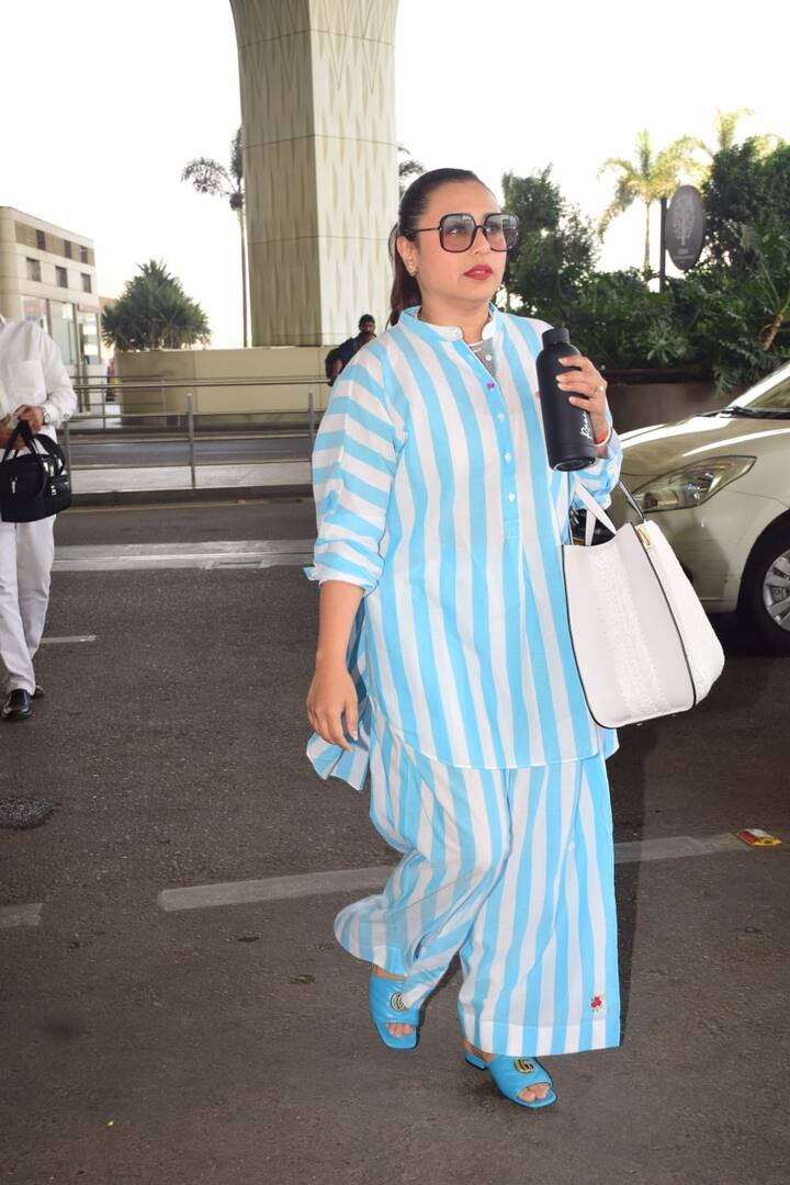 इस दौरान एक्ट्रेस व्हाइट और ब्लू कलर के कोर्सेट में नजर आई. उन्होंने आंखों पर चश्मा, बालों में पोनीटेल बनाकर अपना लुक पूरा किया.