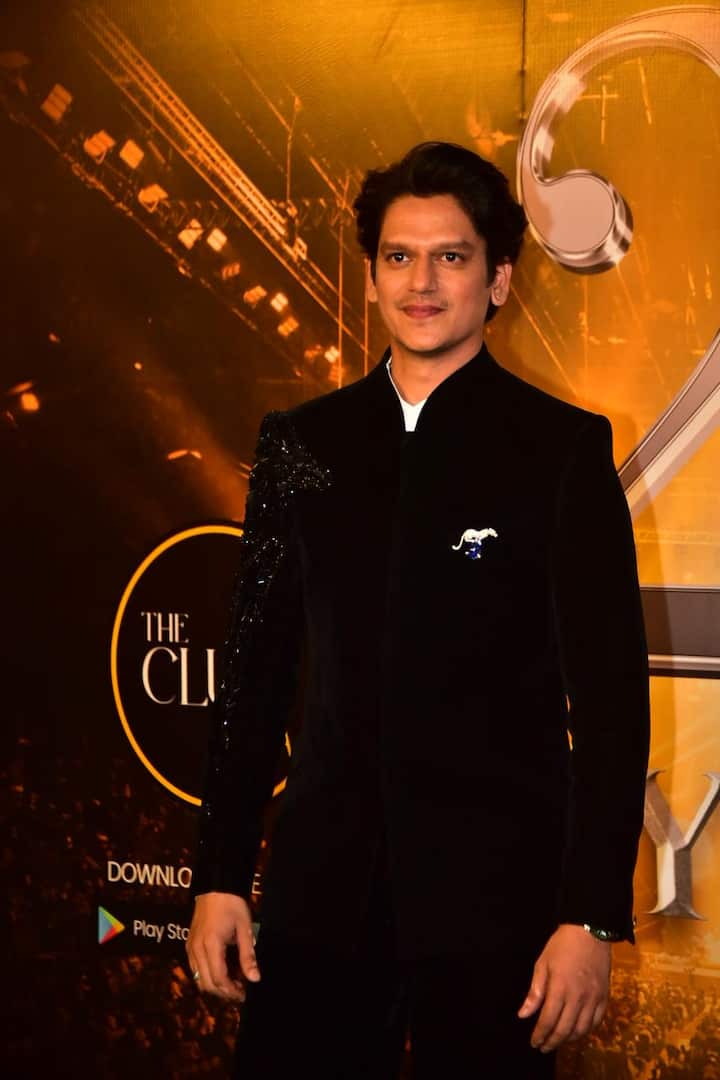 Vijay Verma was seen at the IIFA Awards after reports of breakup from Tamannaah Bhatia. She looks handsome in black dress.